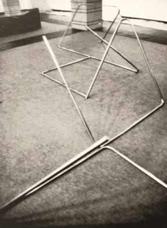 庄普在春之艺画廊举办“超度空间”展 1985 年