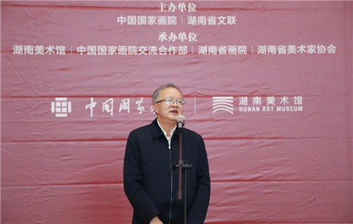 湖南省政协原副主席、湖南省文联名誉主席欧阳斌宣布展览开幕