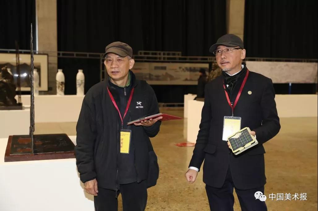 赵奇、李象群在验收评审现场