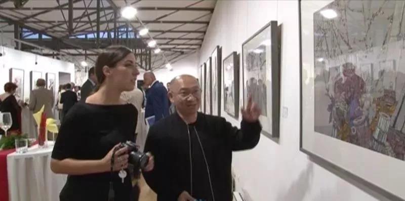 中国国家画院研究员郭子良在展览现场与波黑观众交流