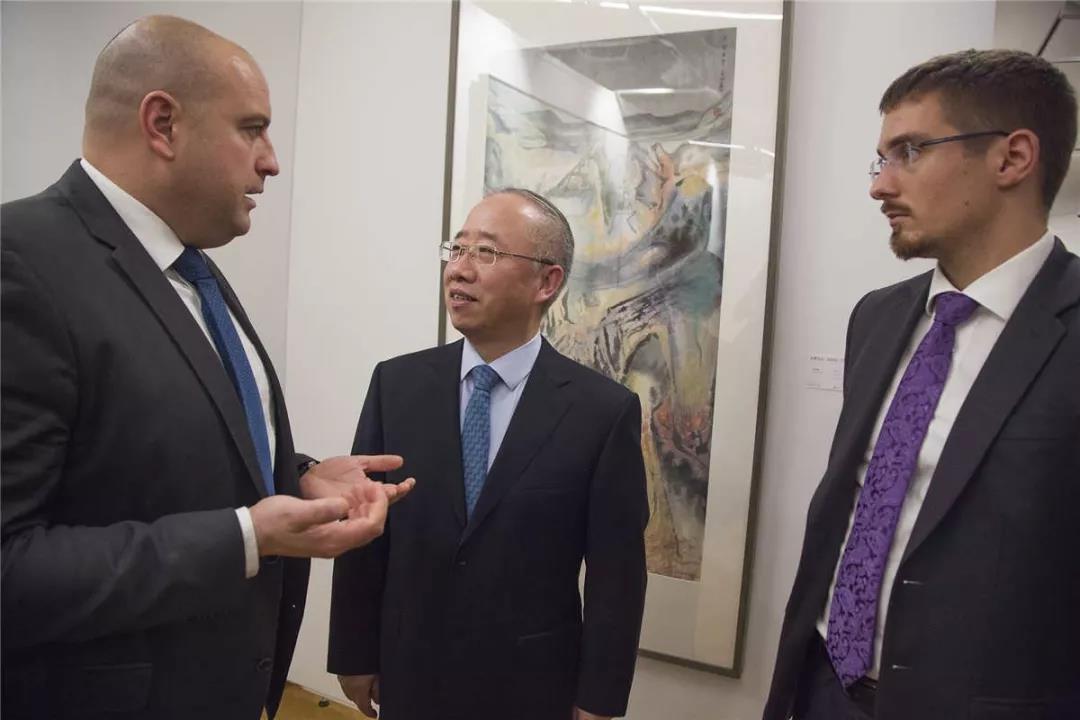 中国驻拉脱维亚大使梁建全与嘉宾交流