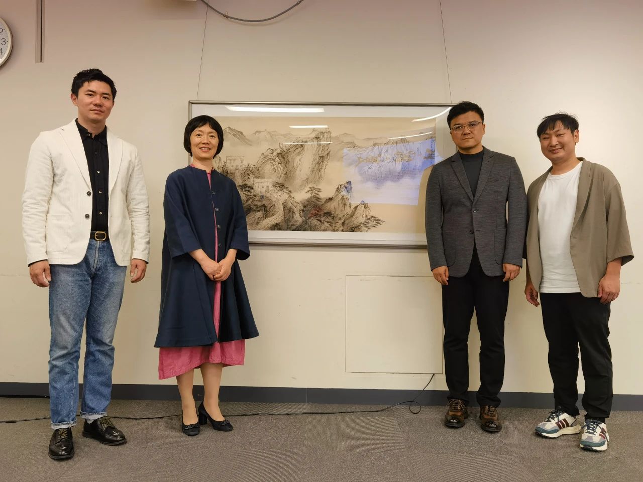 中国国家画院参展艺术家向千代田教育集团赠送作品